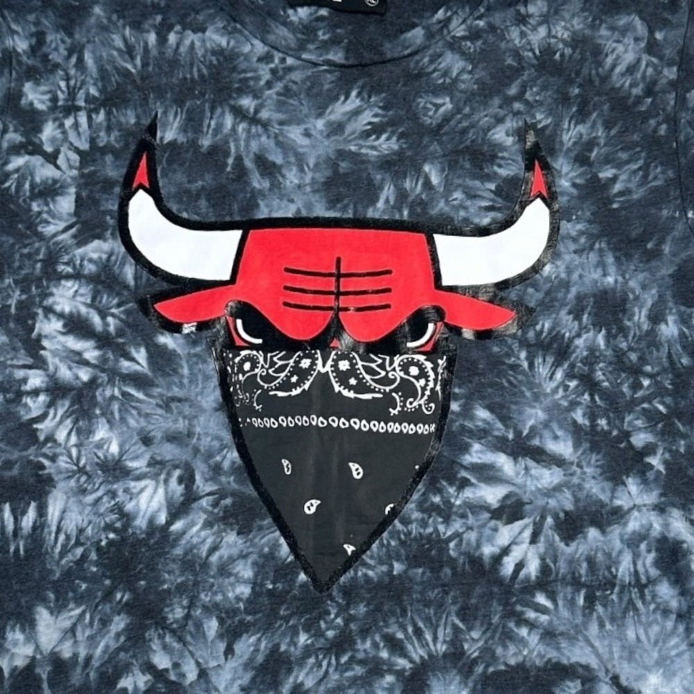 HUGE Bullies 23 Tie Dye T-Shirt Men's XL Chicago Bulls‎ Bandana Graphic Tee